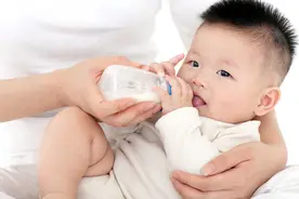 没有断不掉的奶，只有舍不得的妈，出现3种信号宝宝断奶不能再拖图片