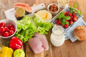 广西女子朋友圈晒午餐火了，4菜1汤，朋友看了：难受，没胃口图片