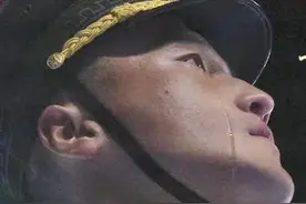 “为强大的中国而流泪”——探访冬奥会护旗手闫振背后的故事图片