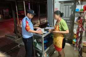 视频 | “重庆，我以后还会来” 河南小伙来渝旅游遗失挎包 民警帮找回图片
