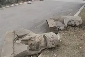 网友质疑文物石狮被丢在门口 博物馆回应：放不下、有监控图片