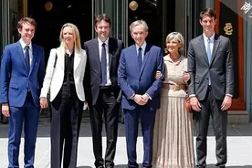 LV老板带儿女逛北京SKP，5个孩子都是精英，谁能继承千亿帝国？图片