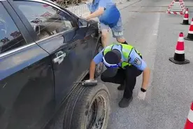 群众拨打“市长热线” 表扬这名辅警图片