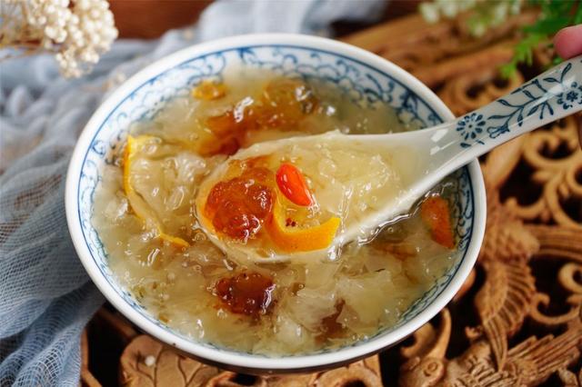 30岁吃胶原蛋白有用吗 2025年30岁吃胶原蛋白有用吗知乎