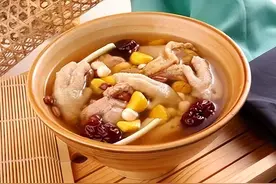 天冷了，来碗板栗炖鸡汤，健脾胃补腰肾图片