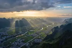 坐着高铁看中国，出发！图片