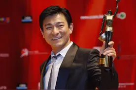 “不老男神”刘德华：砸5个亿讨女儿欢心，年近六旬仍满怀爱国心图片