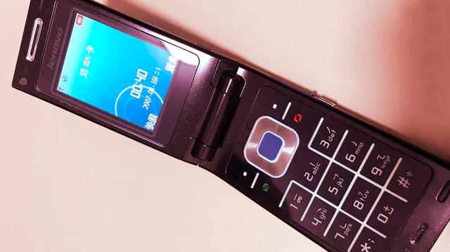 镜面外壳设计不过时,抽屉中这款联想s9翻盖机,精致得像艺术品