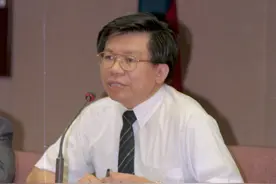 台湾本土疫情日增破万，沈富雄分析后告诉民众：免烦恼，不用怕图片