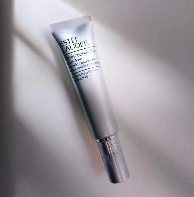 给50岁女人的建议：遇到这4款“精华”可以多囤点，实打实的抗老