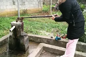 农民在自家院子打井取水是违法的？最高可罚款十万！这是咋回事？图片