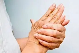 经常“手麻”的人要注意了，可能是出现了4种问题，不要忽视图片