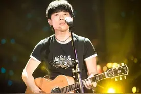 赵雷：被快男两次淘汰，靠《成都》火遍全国图片