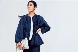 比白色稳重、比鲜艳色高级，夏天必穿的2个颜色，凭什么是它们？图片