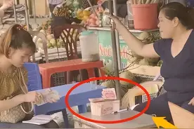 越南大街上，成捆的人民币当众摆在路边，就不怕被人抢吗？图片