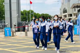 “有些恍惚，有些彷徨！”潞河高考生打趣高考作文题！网友：这心态，稳了图片