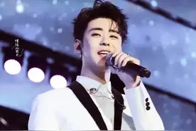 牛群冯巩经典相声，德云社变成现实，郭德纲张云雷名字注册商标图片