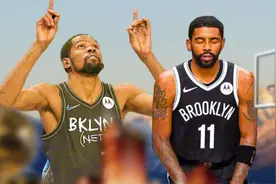 33岁杜兰特终于开窍！与金发美女亲密合照，傲人身材胜过斯嘉丽图片