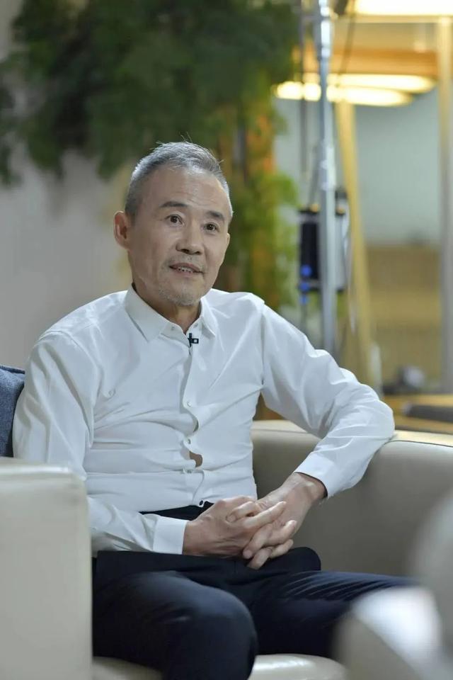 万科朱旭个人资料简介,万科"金牌女秘书"朱旭,年薪849万,47岁像少女