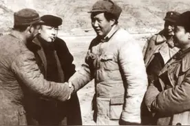 89岁邓公接见潜伏延安的“内鬼”，“蓝色007”自称当过主席秘书图片