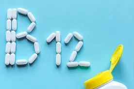 女子每天坚持吃维生素B12，4个症状或得到改善，看完涨知识了图片