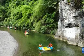 “夏”一站贵州丨贵州施秉：体验漂流乐趣 饱览幽谷美景图片