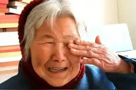 深更半夜，邻居老太敲响我家房门，让我赔她两千，因我家WiFi坏了图片