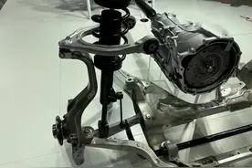 只有五连杆才是真正的多连杆？多连杆悬挂都有哪些优点、缺点？图片