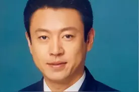 私生活混乱？被传10年换5任妻子，从央视离职的他，如今怎么样了图片