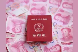 300万存在银行里，靠利息能养活自己吗？一起来算算图片