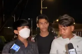 3名柬埔寨嫖客找“小姐”寻欢，另一名“小姐”坚持同往图片