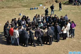 晒年味！毕节市织金县光星村：斗鸡民俗迎新春图片