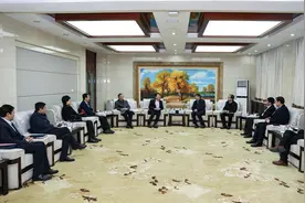 中国农业银行董事会秘书韩国强一行访问兰州大学图片