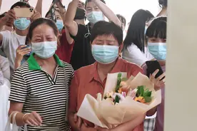 重病之后，8岁的她留下“生命的馈赠”图片