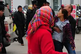 我坐月子，丈夫拿我嫁妆带公婆去旅游，我：不想在家就别回来了！图片