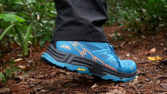 天越EXTREK全防水户外跑鞋：给你翻山越岭的安全感
