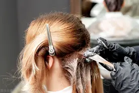 染发褪色后都会变黄吗？染发多少分钟可以洗头图片