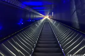 坐100米的电梯，直达长江水下40米，探访世界上第一个水下博物馆图片