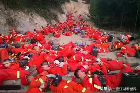 可爱的重庆人民：把冰棍送到火场，把火锅底料送给救援英雄图片