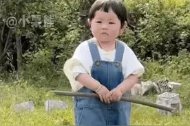 抖音热门表情包合集：棍子已经拿来了，你打吧图片