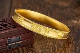 24类黄金手镯种类大全！龙凤镯、古法镯等一次性说给你听图片