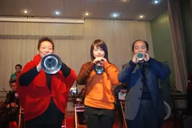 中国首位唢呐博士刘雯雯和她背后的“虎妈”图片