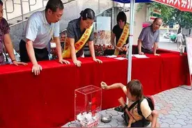 汶川地震，河南90后瘫痪乞丐捐全部家当185元，如今他过得怎样？图片