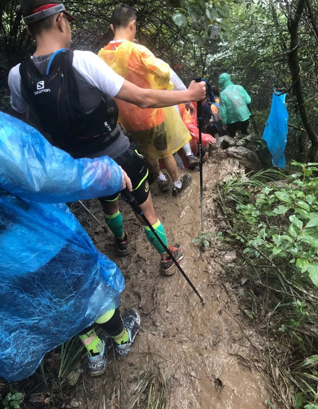 上山找虐的中产，一个月抢光50场越野跑门票