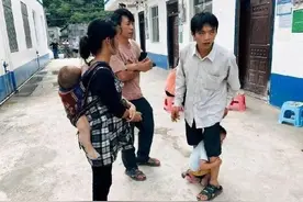 90后夫妻躲进深山，不懂避孕不愿结扎12年生10娃，30岁妈妈像40岁图片