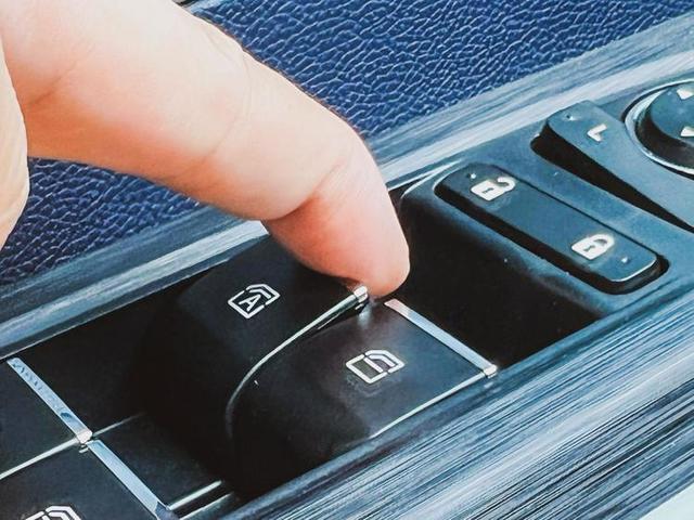 一键升窗和天窗突然失效怎么办？教你如何进行初始化