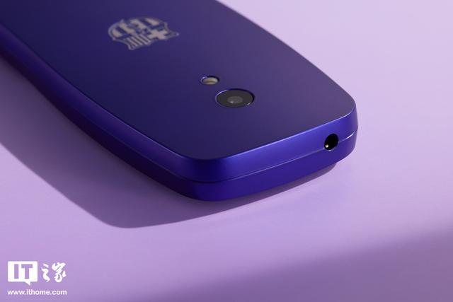 HMD 3210巴萨版功能机图赏：梦回1999，内置Deepseek AI助手