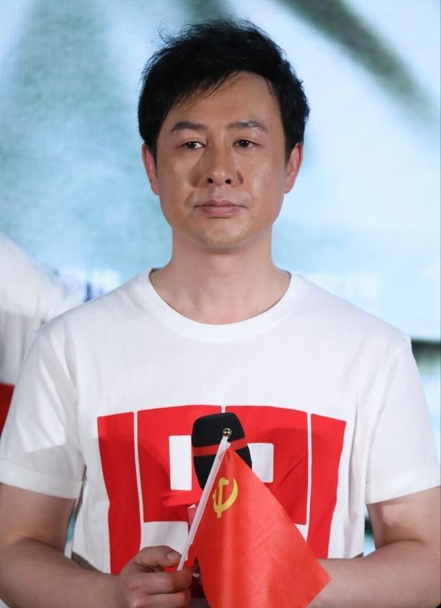 人民日报两次点名批评，张颂文公开道歉，单日播放直逼三亿