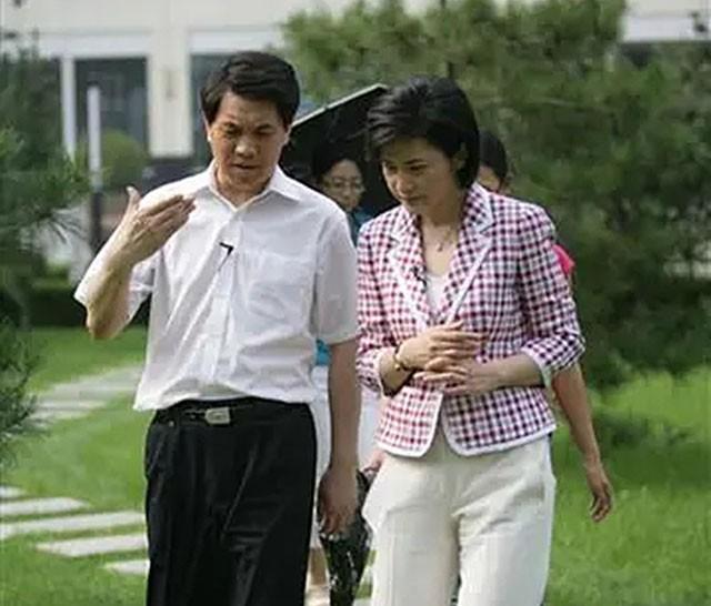 吴小莉：从“港漂”到华人女性杰出代表，缘何嫁大自己25岁老公？