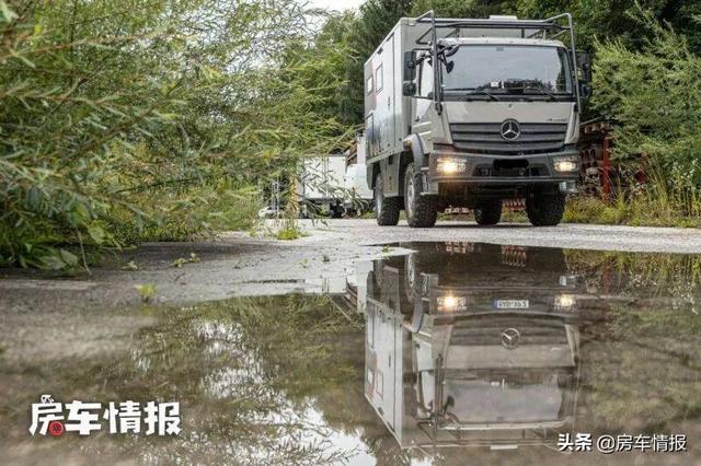 全新奔驰中卡房车，5.1T四驱带三把锁越野力够强，车内足有10平米